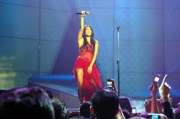 Anggun concert in Jakarta (Indonesia) - 25th May 2006<br>Thanks for this photo to Kapanlagi.com